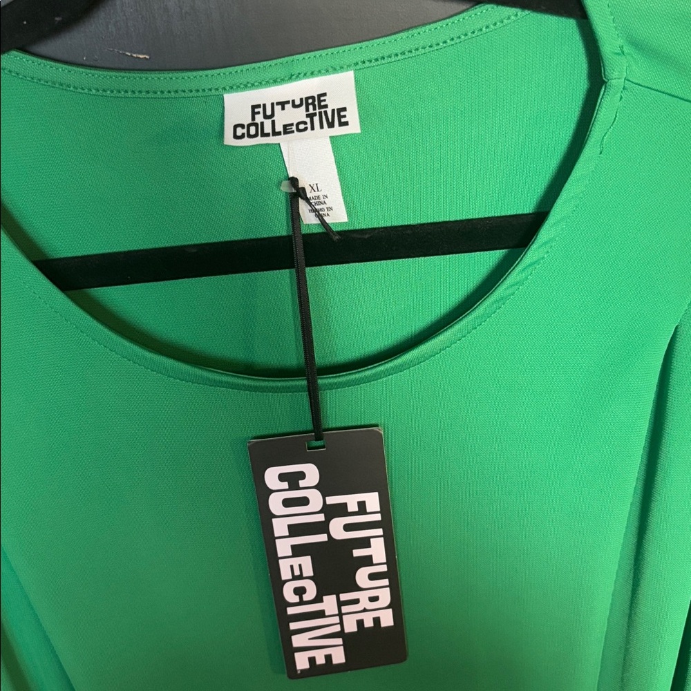 Future collective green round neck mid length draped dress short sleeve sz L nwt - Picture 4 of 5